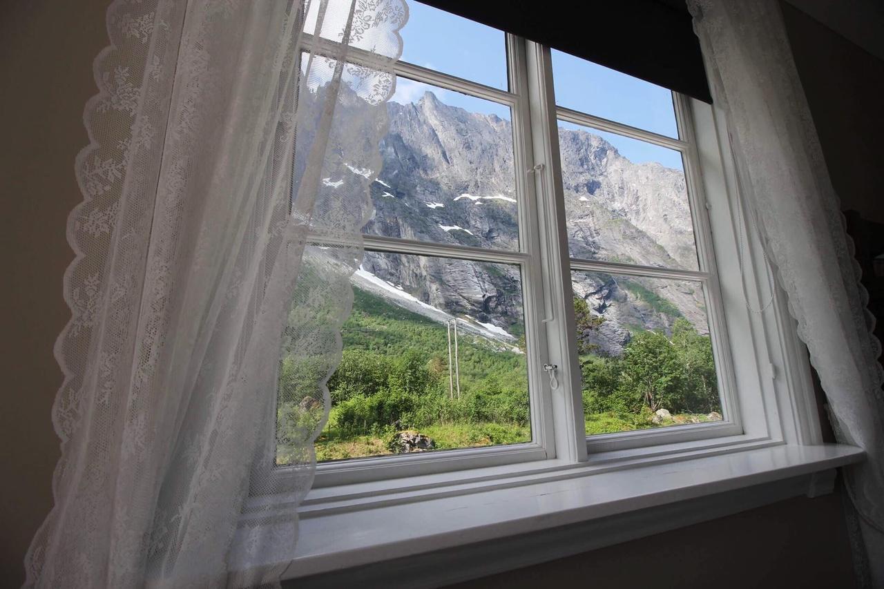 Trollveggen Stasjon Hotel Andalsnes Exterior photo